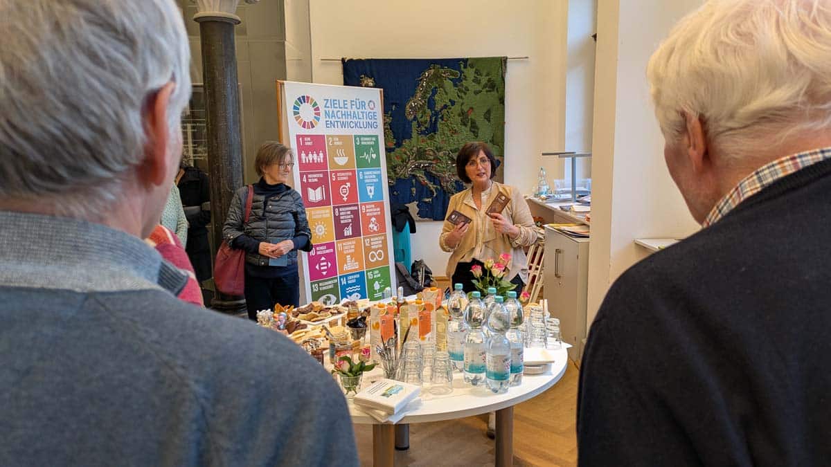 Mona Pursey bei der Versnatltung: Lieferketten unter der Lupe: Meine Kleidung hat eine Geschichte